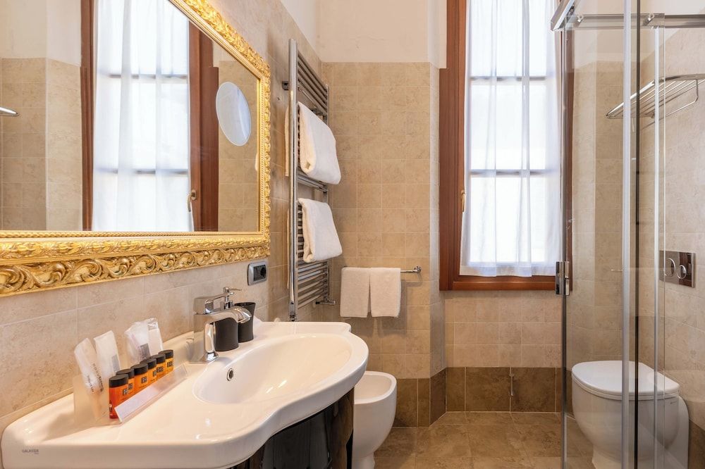 Hotel Centrale Classic Twin Room 8