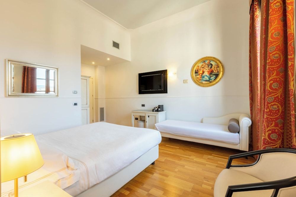 undefined Hotel Centrale 9