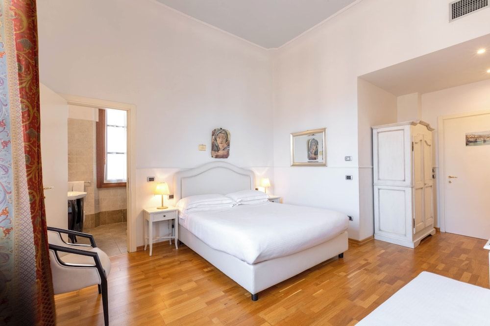 undefined Hotel Centrale 8