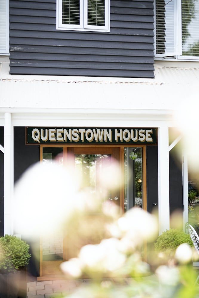 undefined Queenstown House 6