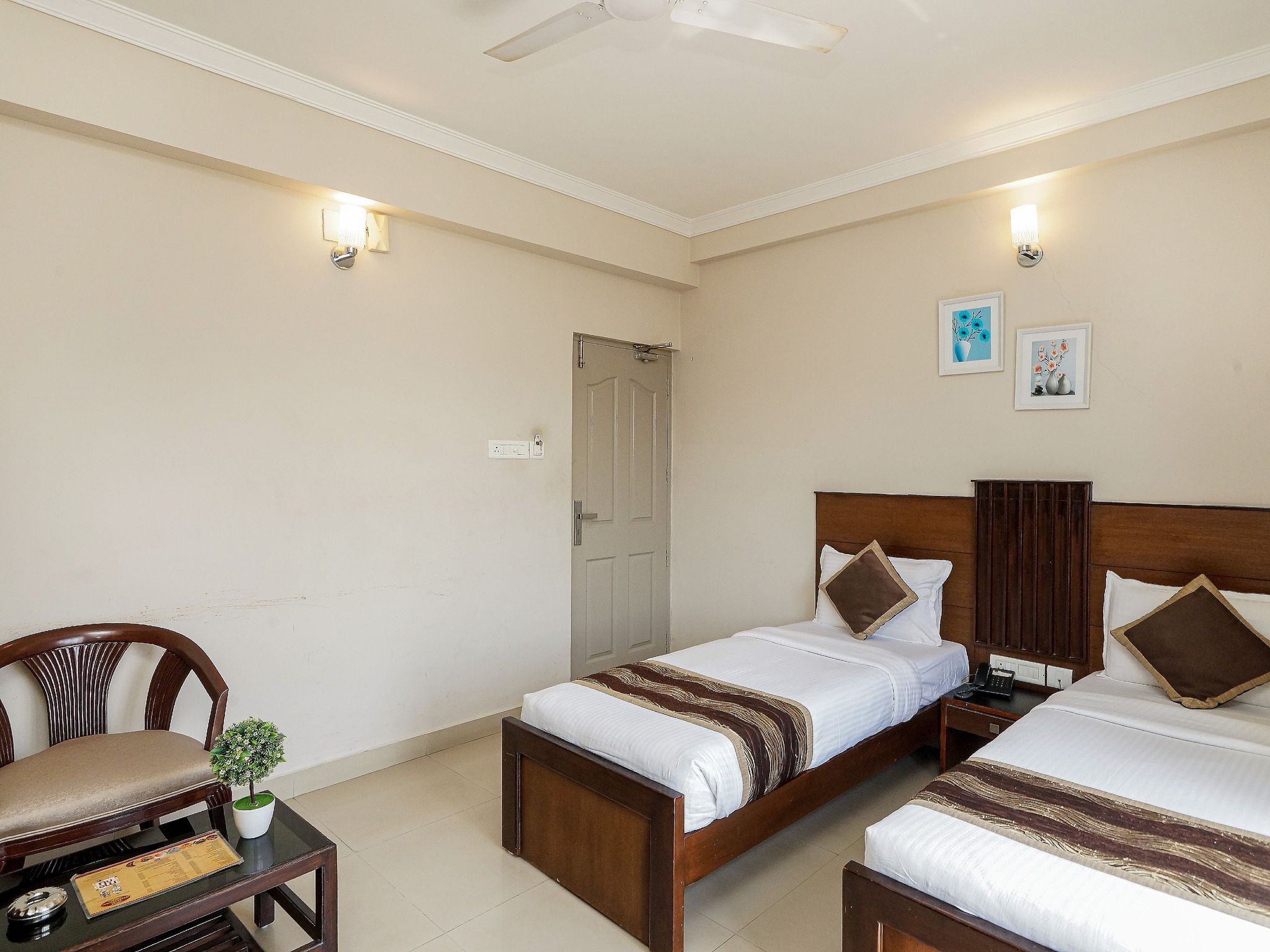 Hotel Pearl International Deluxe Room 12