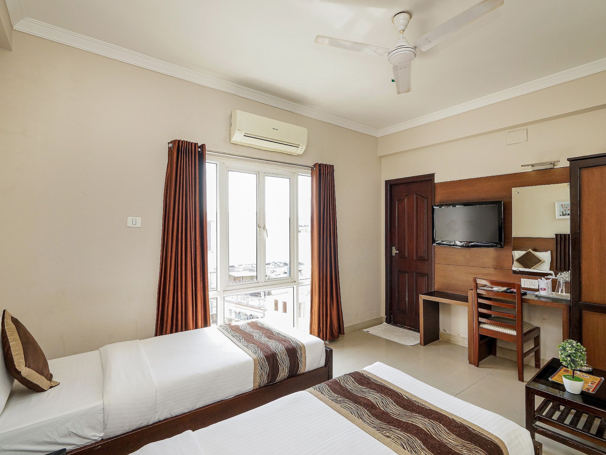 Hotel Pearl International Deluxe Room 5