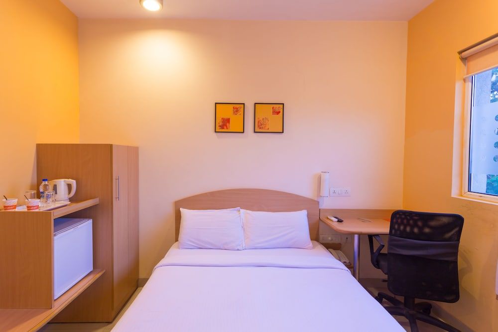 Ginger Pondicherry Standard Room Twin Bed 7