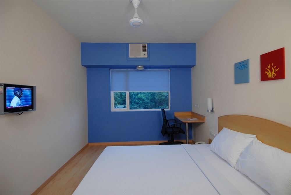 Ginger Pondicherry Standard Room Twin Bed 3