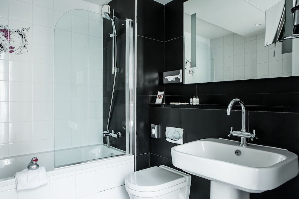 Le General Hotel Classic Double or Twin Room 10