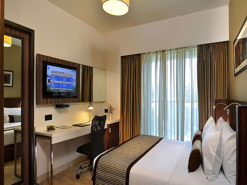 Residency Sarovar Portico Mumbai Deluxe Room, 2 Twin Beds 8