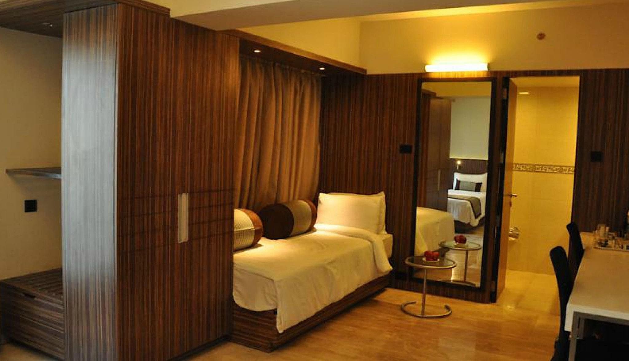 Residency Sarovar Portico Mumbai Deluxe Room, 2 Twin Beds 2