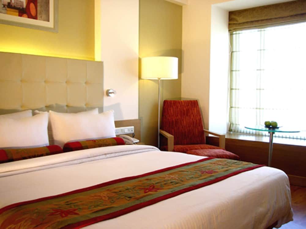 Deluxe Room, Multiple Beds