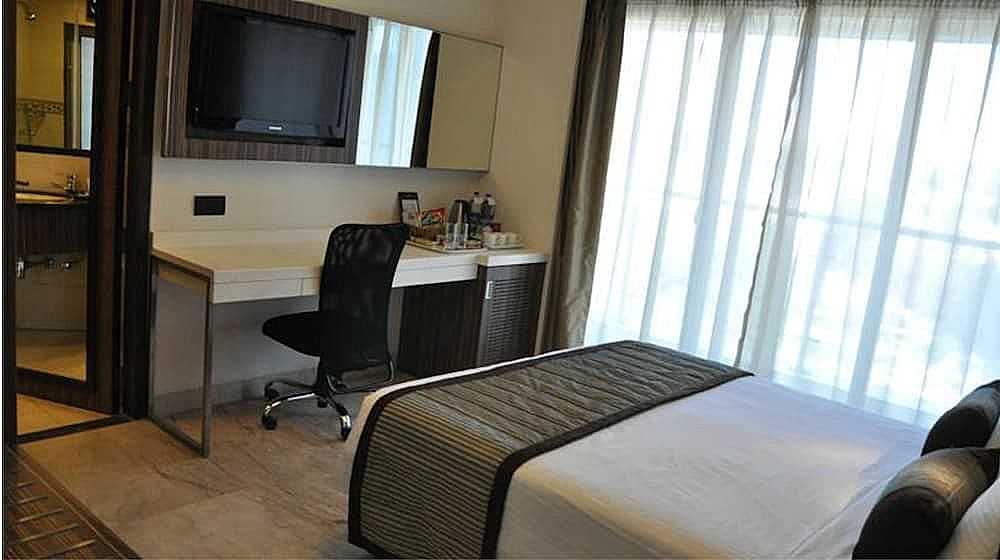 Residency Sarovar Portico Mumbai Superior Room, 1 Double Bed 9