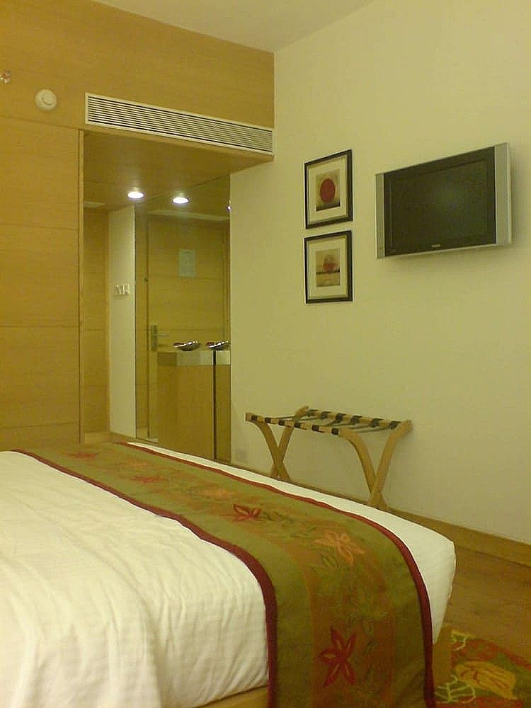 Residency Sarovar Portico Mumbai Deluxe Room, 2 Twin Beds 6