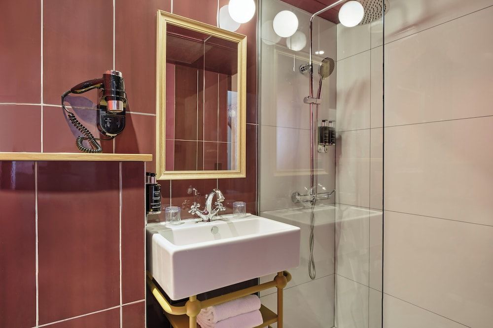 Hôtel Josephine by Happyculture Double Room 7