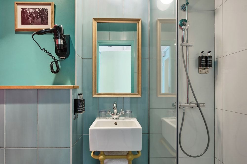 Hôtel Josephine by Happyculture Double Room 6