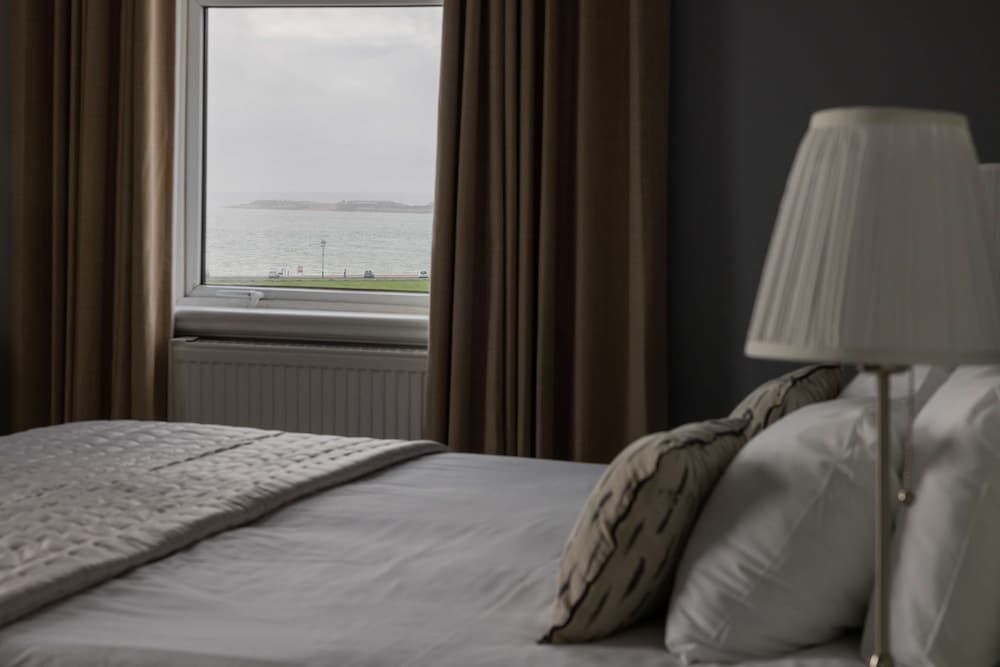 The Queens Hotel Double Room, Sea View