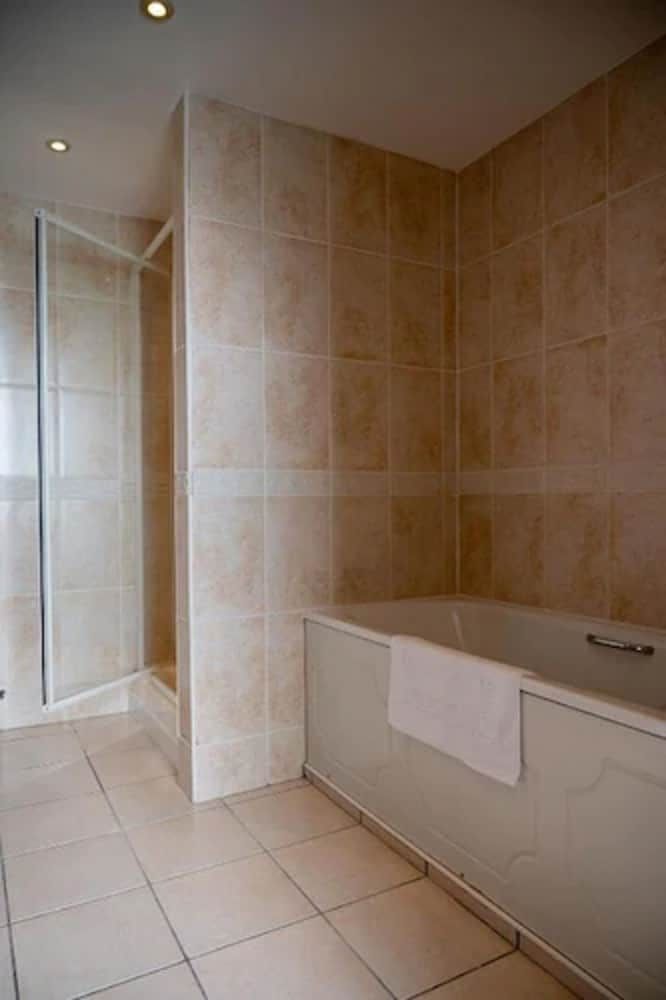 The Queens Hotel Large Double Room, Sea View 3