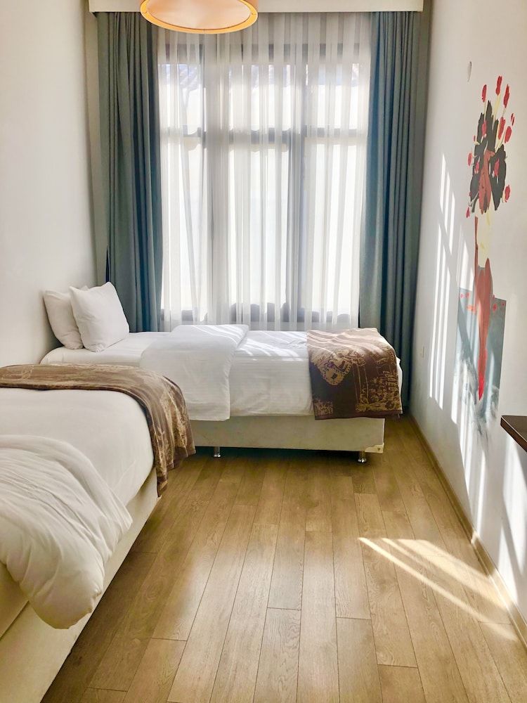 undefined Rumours Inn 2