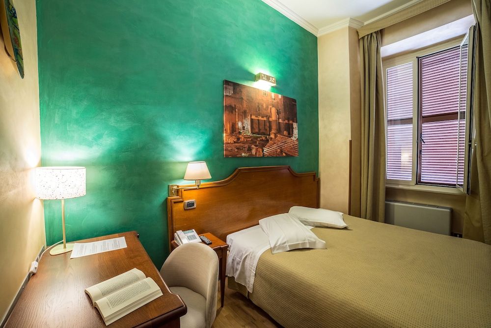 undefined Hotel Kent 2