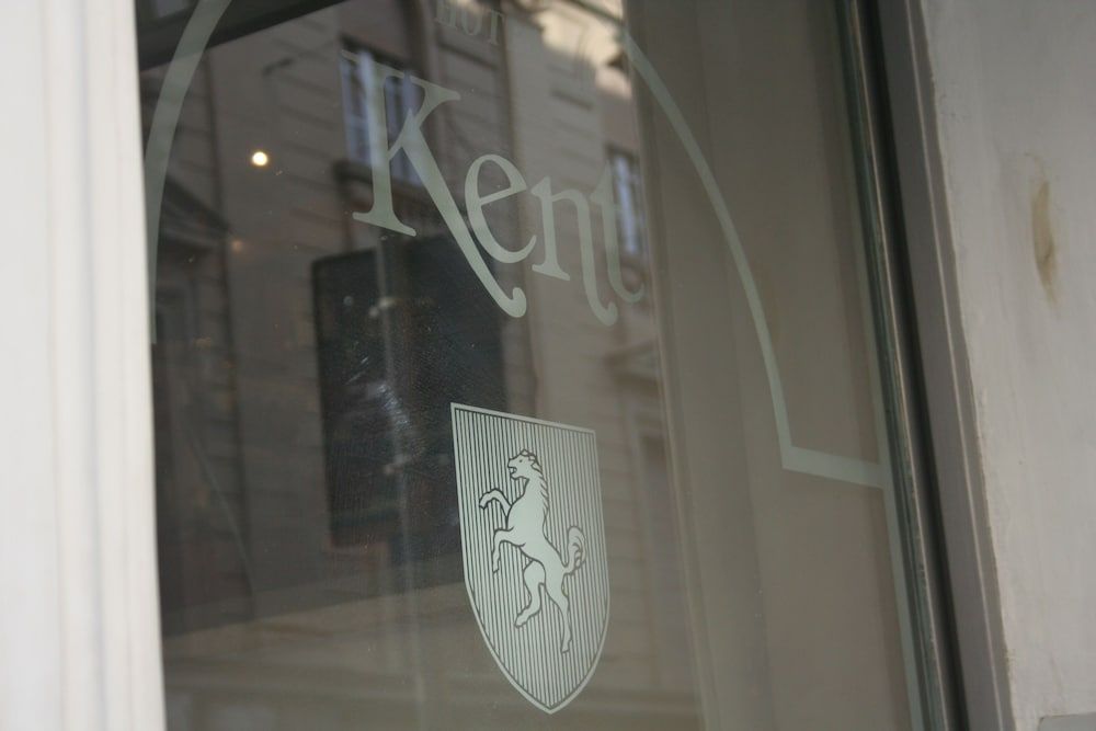 undefined Hotel Kent 8