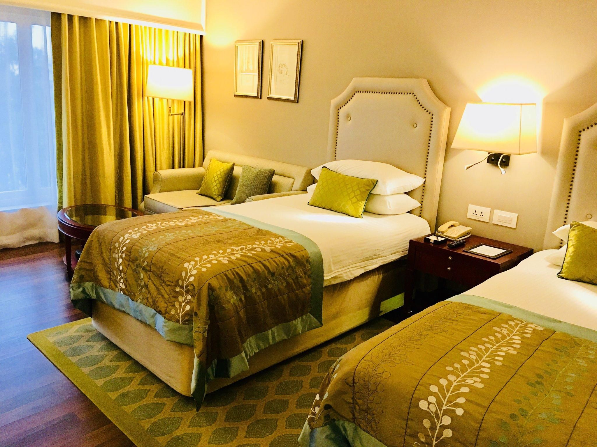 Deluxe Room Ocean Facing Twin Bed