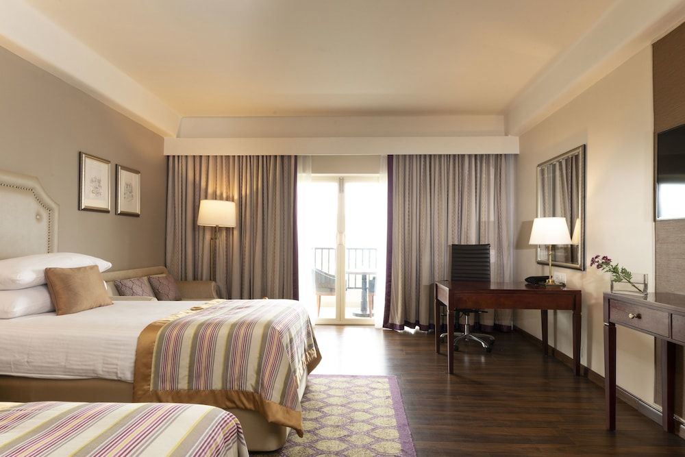 Taj Samudra Deluxe Room, 1 Twin Bed (City Facing) 2