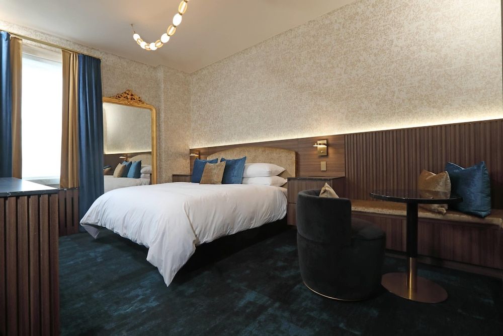 Suite, 1 King Bed, Non Smoking (Upgrade)