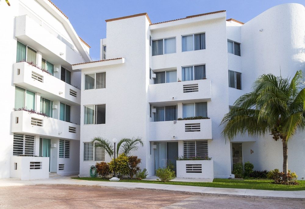 undefined Las Gaviotas Hotel & Suites 5