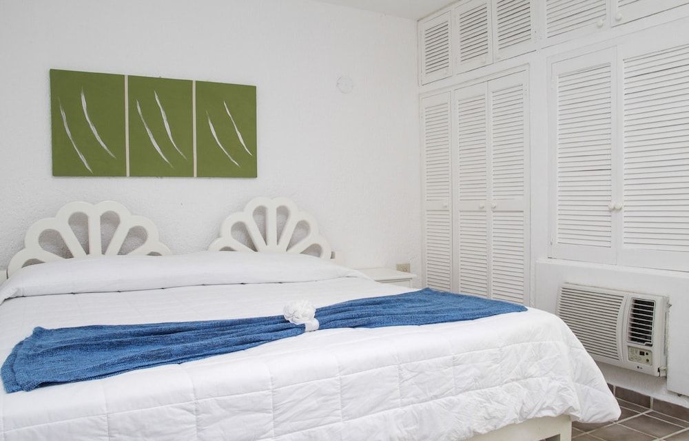 Las Gaviotas Hotel & Suites Room, 1 King Bed, Garden View 4