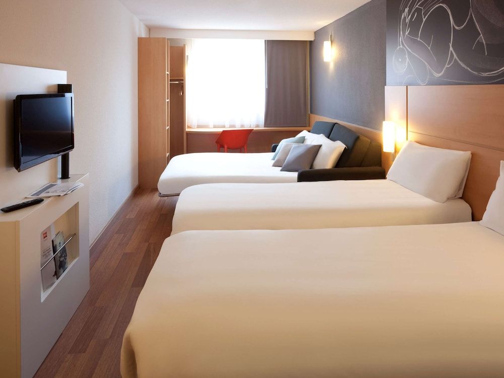 Family Room, Multiple Beds