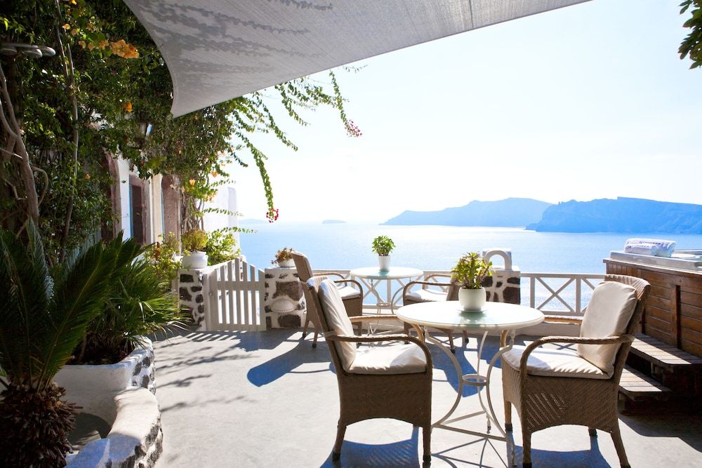 undefined Alexander's Suites 4