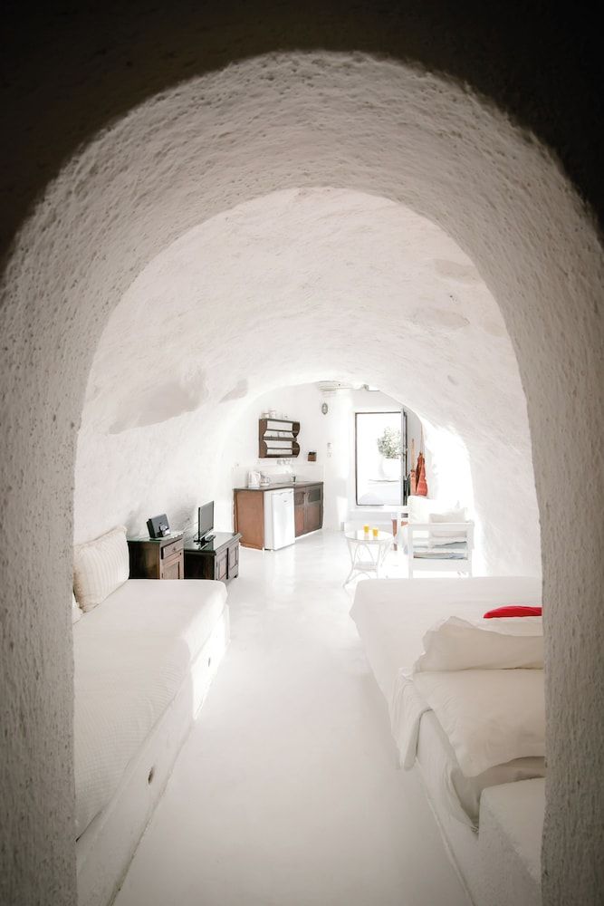 Alexander's Suites Cave Suite with Caldera View 3