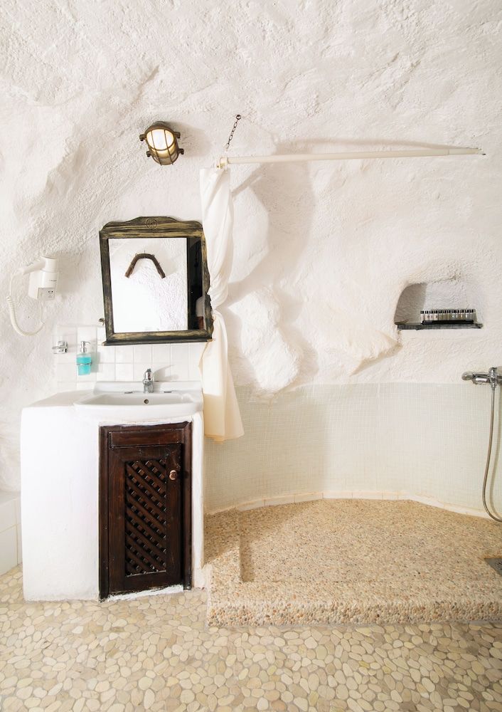 Alexander's Suites Cave Suite with Caldera View 2