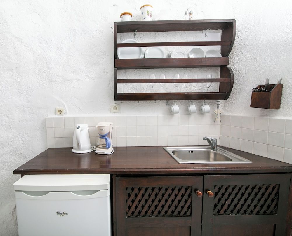 Alexander's Suites Cave Suite with Caldera View 5