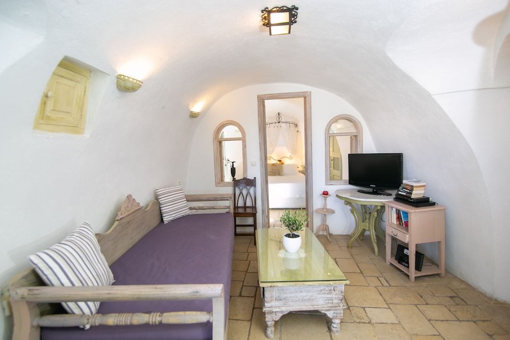 undefined Alexander's Suites 9