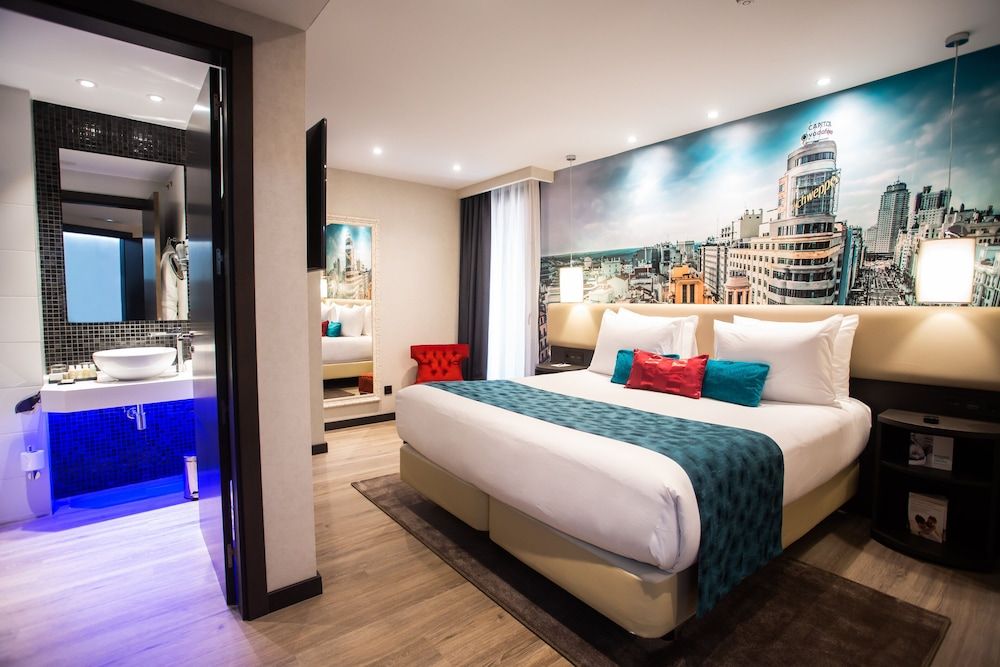 Hotel Indigo Madrid - Gran Via by IHG Standard Room, 1 Queen Bed 3