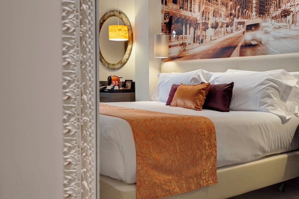 Hotel Indigo Madrid - Gran Via by IHG Standard Room, 1 Queen Bed 5
