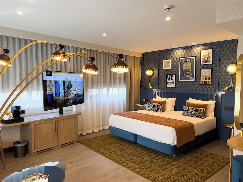 Suite, 1 King Bed (Panoramic Views)