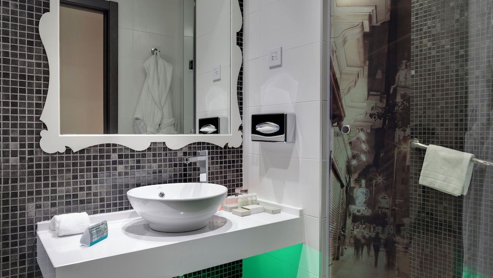 undefined Hotel Indigo Madrid - Gran Via by IHG 8