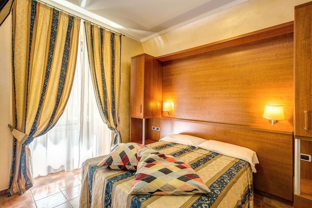 Hotel Maryelen Double Room 5