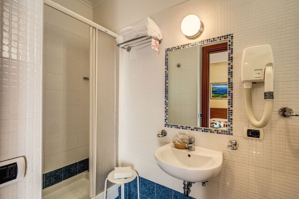 Hotel Maryelen Double Room 11