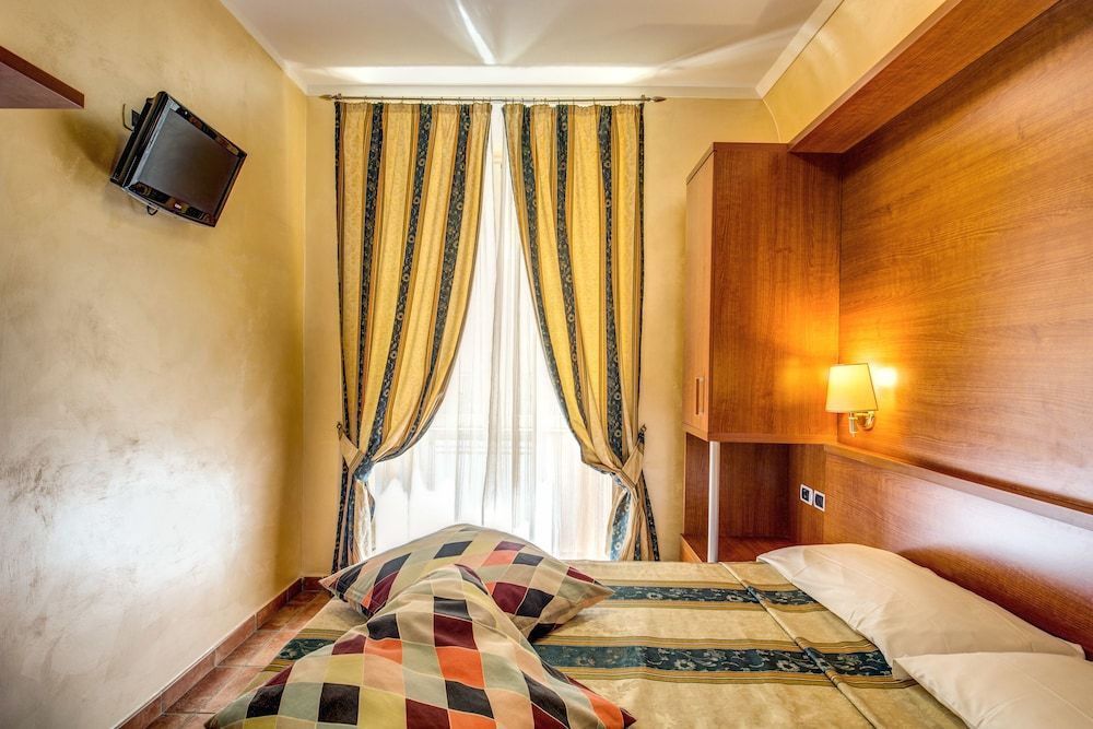 Hotel Maryelen Double Room 4