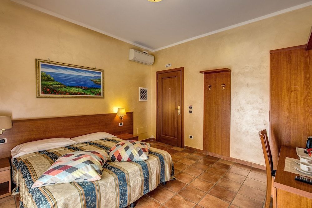 Hotel Maryelen Double Room 9