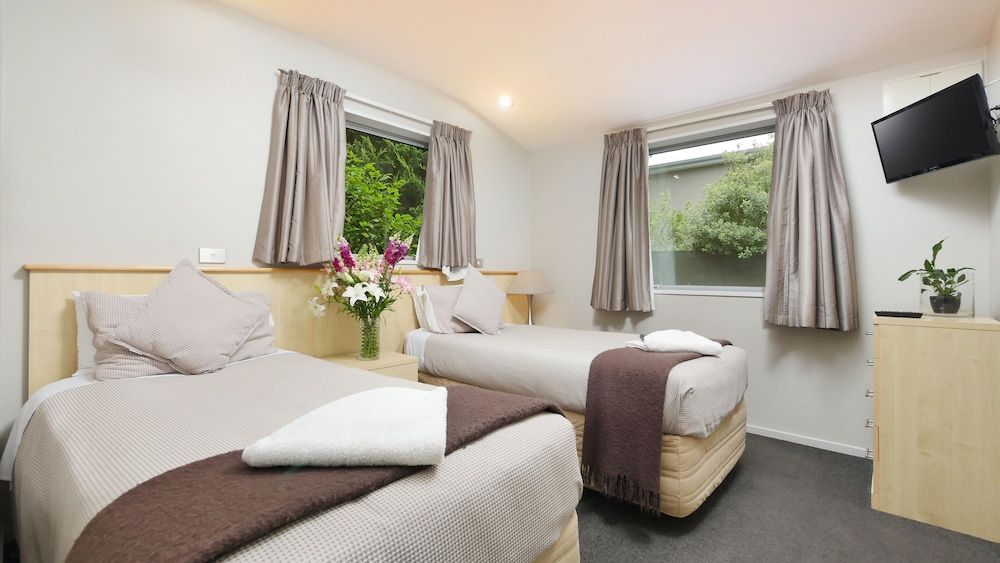 Arthur's Court Motor Lodge Large One Bedroom Apartment 2