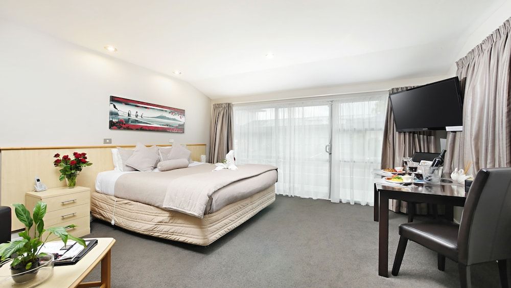 Arthur's Court Motor Lodge Executive Spa Suite