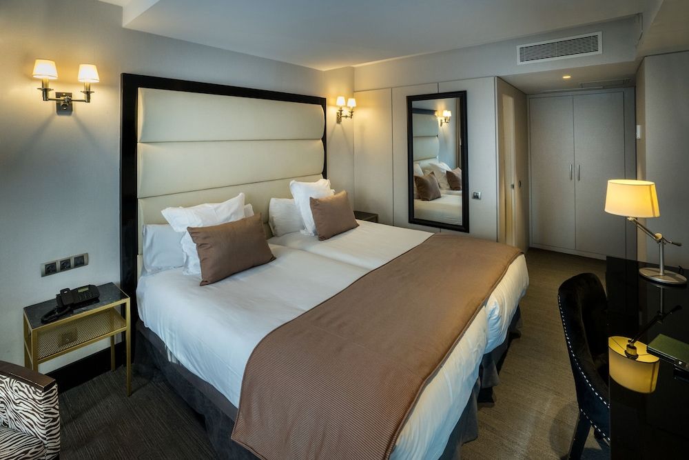 Hotel Mirador de Chamartin Deluxe Double Room 4