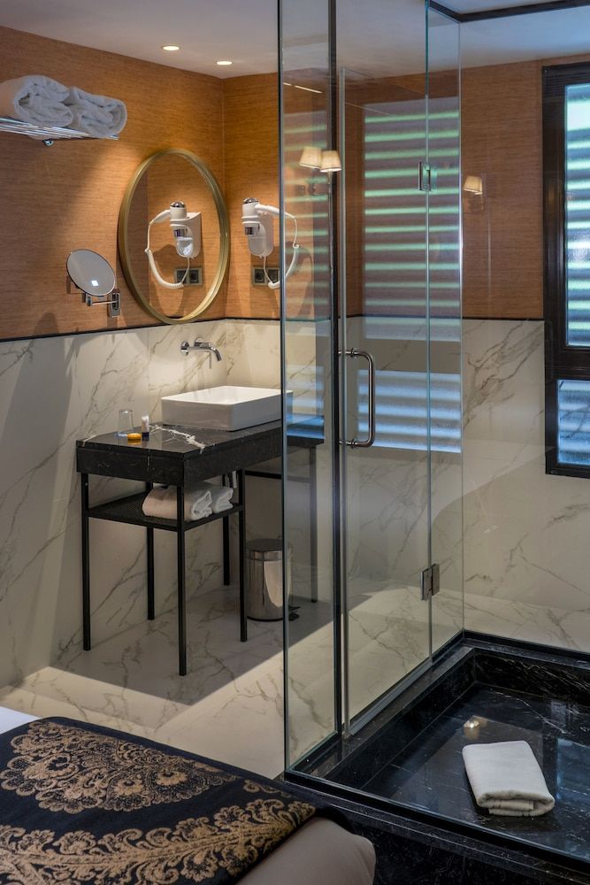 Hotel Mirador de Chamartin Deluxe Double Room 12