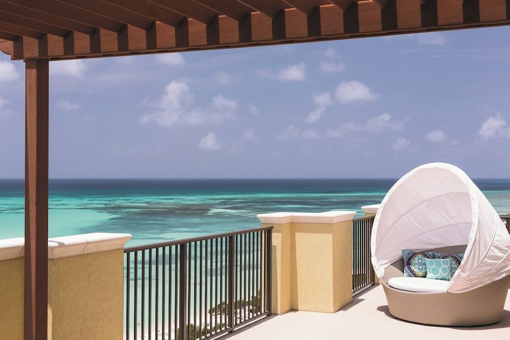 Club Suite, 1 King Bed, Oceanfront