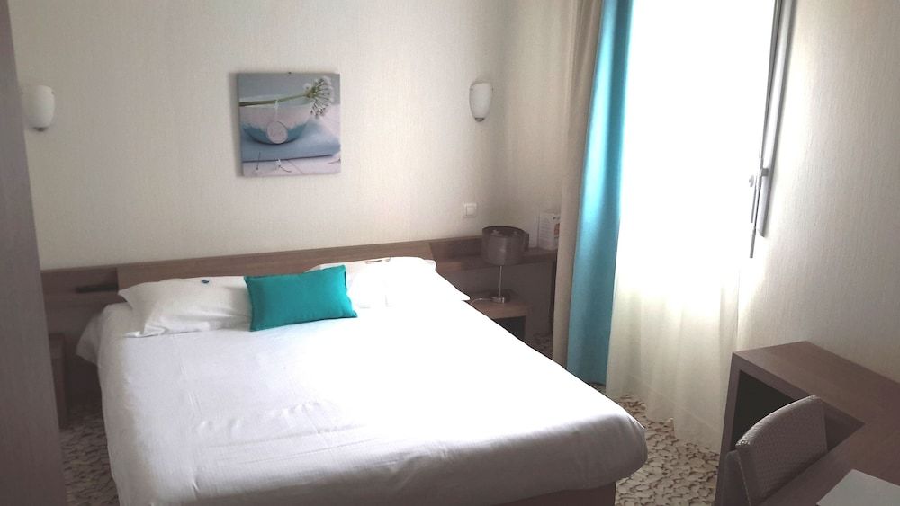 Brit Hotel Alghotel Comfort Double Room Single Use 2