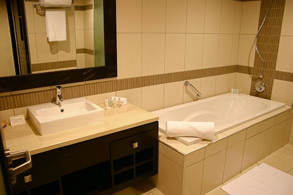 Mount Meru Hotel Junior Family Suite 5