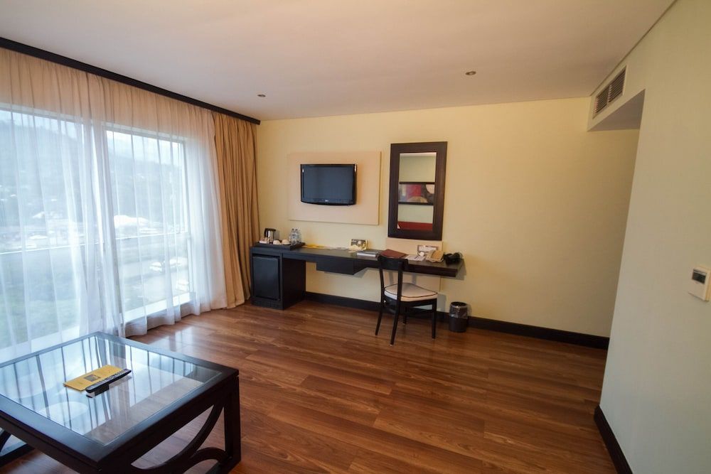 Mount Meru Hotel Junior Family Suite 9