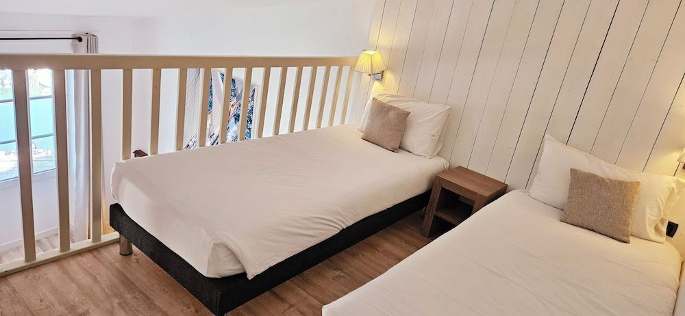 Suite, Harbor View, Mezzanine