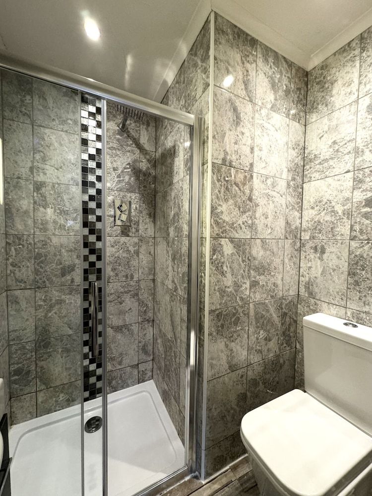 Riverside Hotel Bed and Breakfast Economy Double Room, Ensuite 3